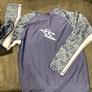 Da Hui Men’s swim shirt